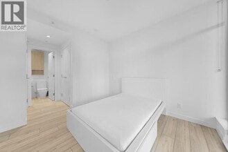 6080 McKay Ave in Burnaby, BC - Building Photo - Building Photo