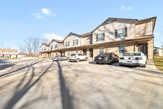 272 Smithson Ln in Clarksville, TN - Foto de edificio - Building Photo