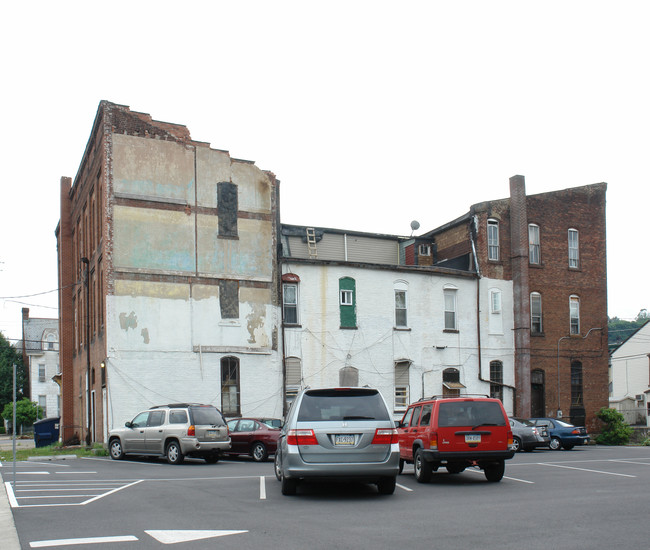 301-307 W Spruce St in Shamokin, PA - Building Photo - Building Photo