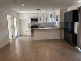 1801 W Victory Blvd in Burbank, CA - Building Photo