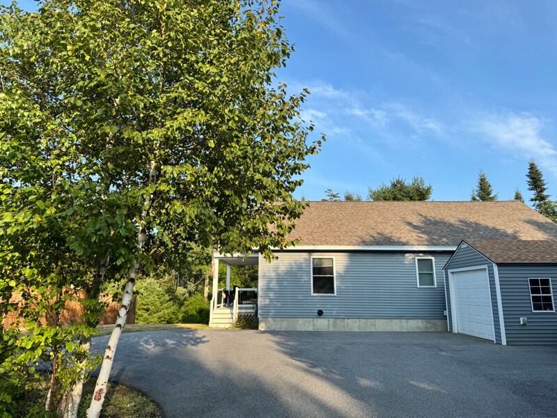 15 Benaquist Way in Harpswell, ME - Building Photo