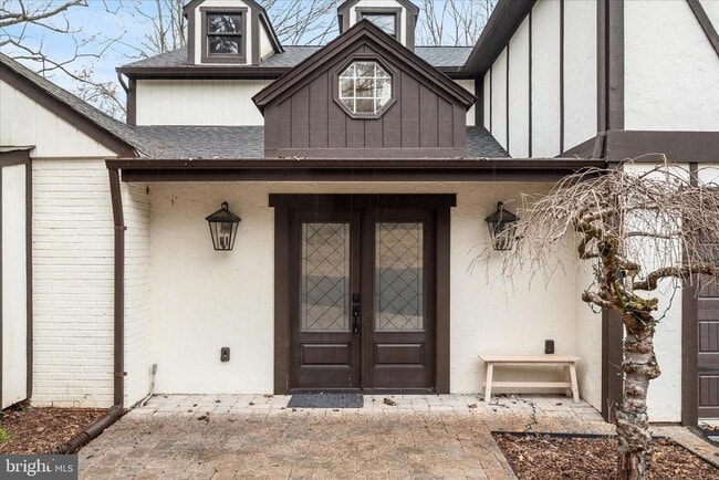 9036 Jeffery Rd in Great Falls, VA - Building Photo - Building Photo