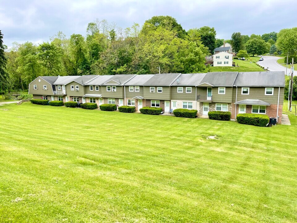 36 Pleasant St in Glen Rock, PA - Building Photo