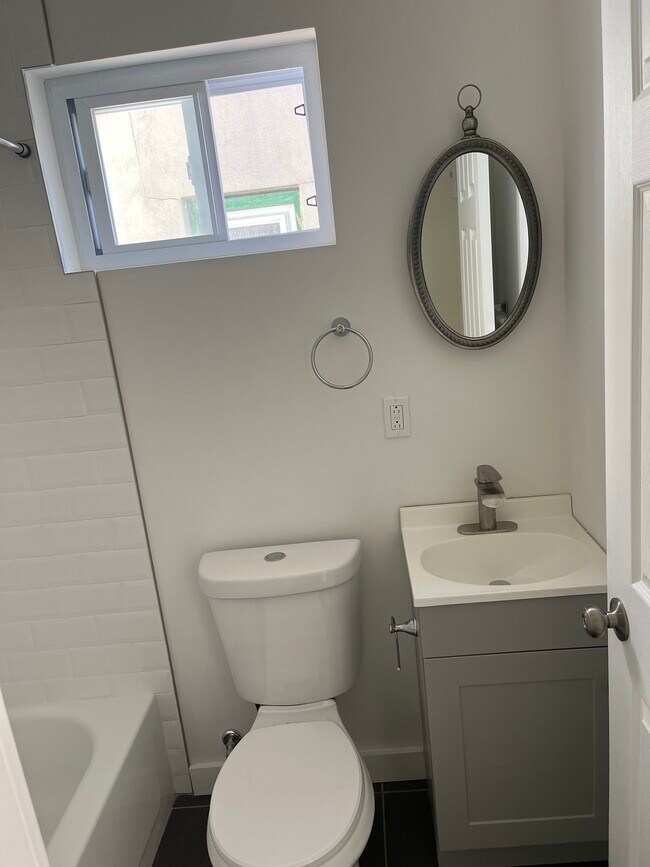 6056 W Girard Ave, Unit 2nd Floor in Philadelphia, PA - Building Photo - Building Photo