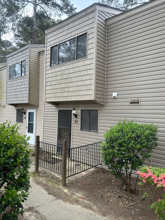 240 Jamil Rd in Columbia, SC - Building Photo - Building Photo