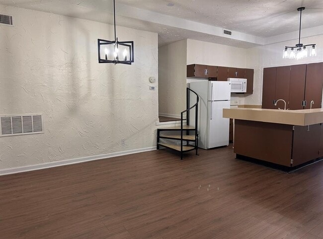 5916 Lago Vista Way in Lago Vista, TX - Building Photo - Building Photo