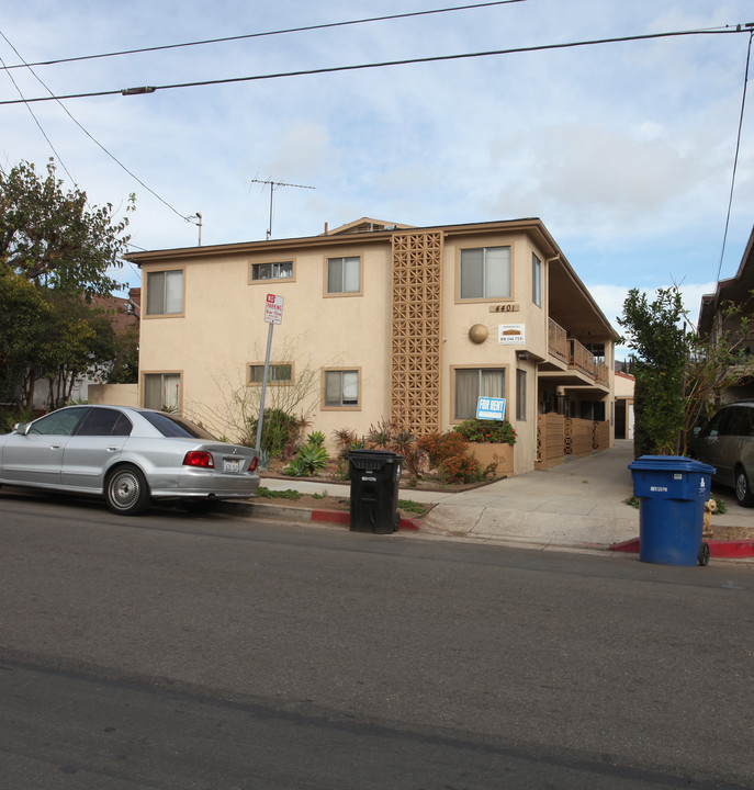 4401 Clayton Ave in Los Angeles, CA - Building Photo