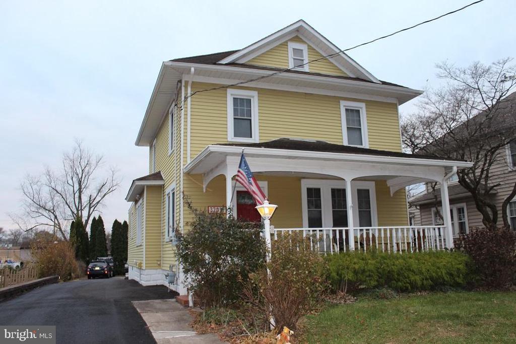 320 University Blvd in Glassboro, NJ - Building Photo