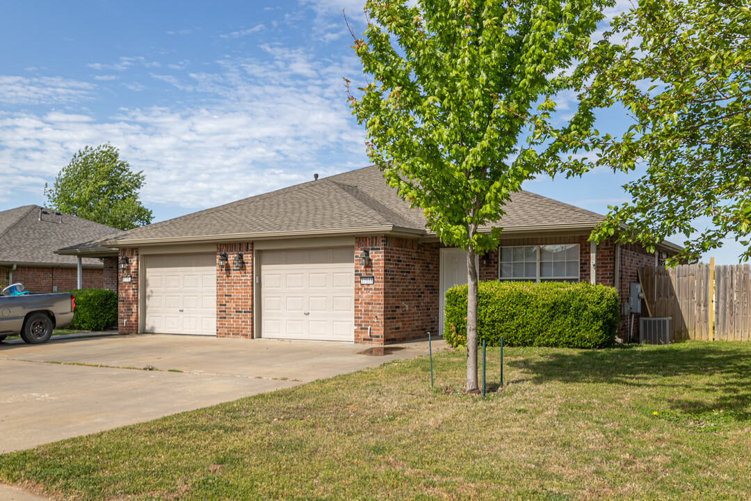 3066 Memory Ln in Springdale, AR - Building Photo