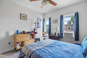 140 D St, Unit 2 in Boston, MA - Building Photo - Building Photo