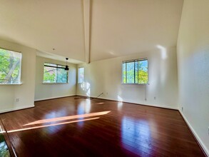 1303 Starglo Pl in San Jose, CA - Foto de edificio - Building Photo