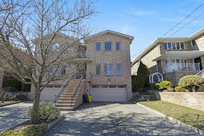 309 Roff Ave in Palisades Park, NJ - Building Photo - Building Photo