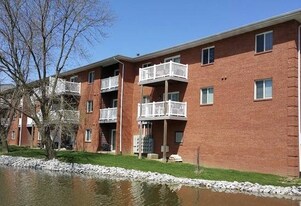 313 Woodside Dr, Unit 313 Woodside Drive in Iowa City, IA - Building Photo