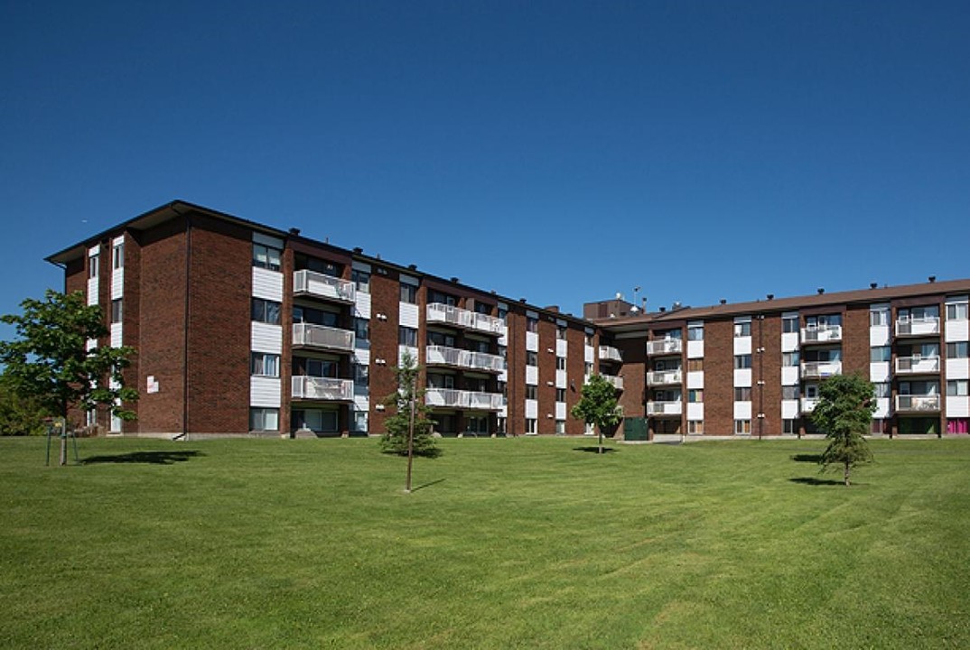 Village Cite des Jeunes in Gatineau, QC - Building Photo