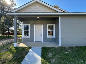 505 Young St in Willis, TX - Building Photo - Building Photo