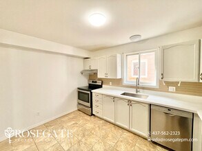 18 Bush Clover Crescent in Kitchener, ON - Building Photo - Building Photo