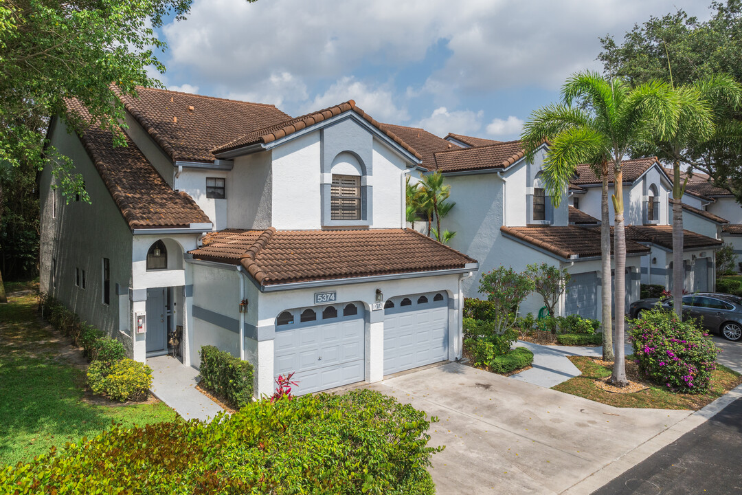 Alexandra Village in Boynton Beach, FL - Building Photo