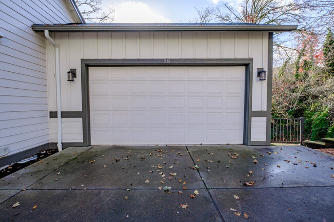 938 Cascade Dr NW in Salem, OR - Foto de edificio - Building Photo