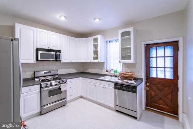 property at 833 N Newkirk St