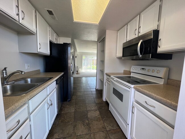 831 Summertree Dr in West Bountiful, UT - Building Photo - Building Photo