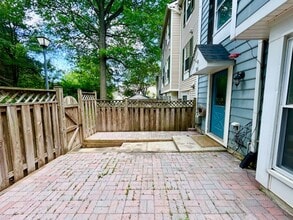 60 Whitechurch Ct in Germantown, MD - Building Photo - Building Photo