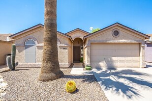 1802 E Peach Tree Dr in Chandler, AZ - Building Photo
