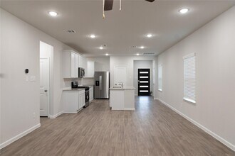 64 Valiant Ridge Trail in Magnolia, TX - Building Photo - Building Photo
