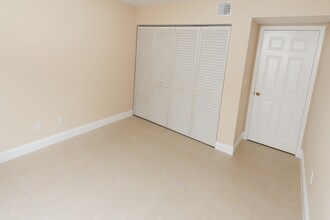 10749 Cleary Blvd in Plantation, FL - Building Photo - Building Photo