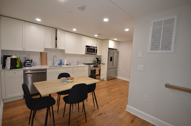 14 Mount Hood Rd, Unit 1
