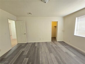 5576 W Rochelle Ave., Unit 11A in Las Vegas, NV - Building Photo - Building Photo