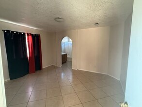 323 Cll Amarillo SW in Albuquerque, NM - Building Photo - Building Photo