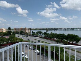 1200 NE Miami Gardens Dr in Miami, FL - Building Photo