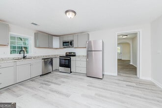 3584 Log Cabin Dr in Macon, GA - Building Photo - Building Photo