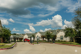 Trinity Garden Apartment Homes in Liberty, TX - Foto de edificio - Building Photo