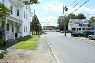 8 Richardson Cir in Framingham, MA - Building Photo - Building Photo