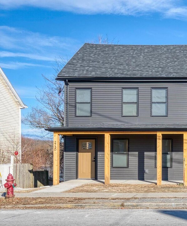 2730 West Main Street in Wappingers Falls, NY - Building Photo