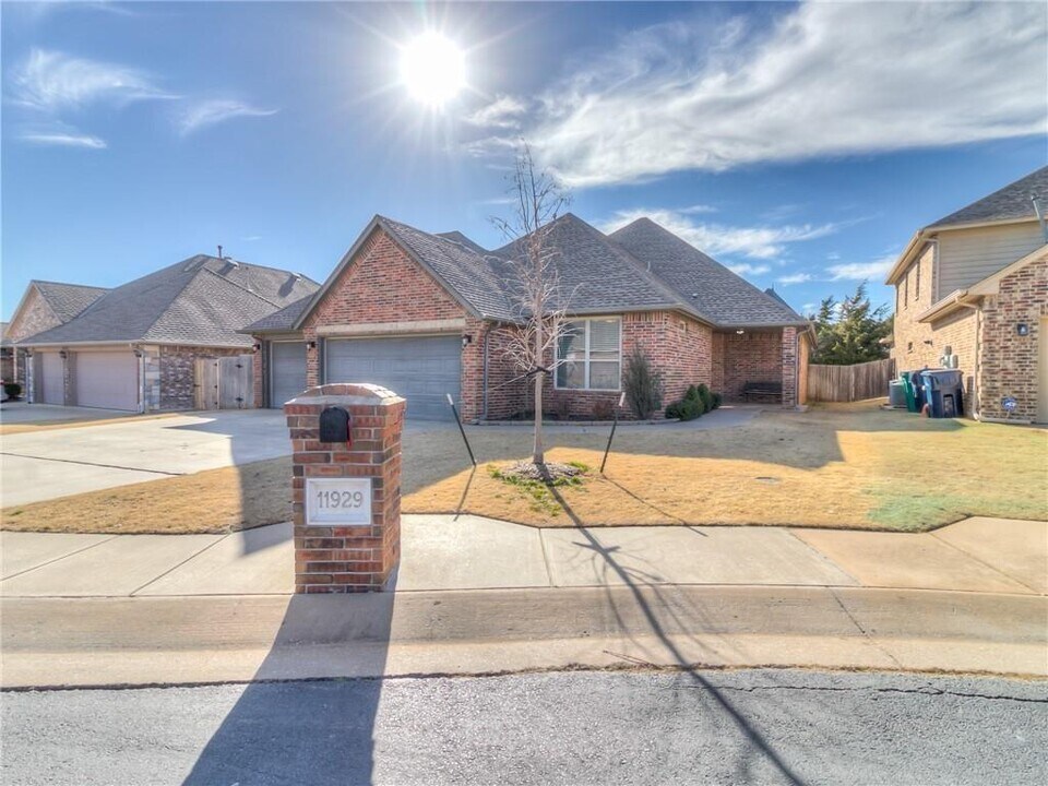 11929 Whitney Way in Oklahoma City, OK - Building Photo