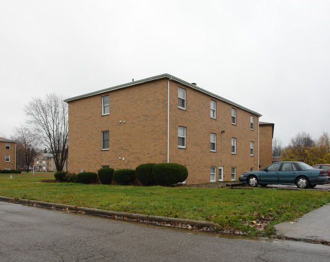 1977 Wolosyn Cir in Youngstown, OH - Building Photo - Building Photo