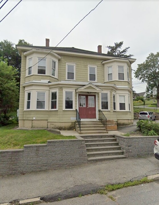 7 Spruce St-Unit -2 in Clinton, MA - Building Photo