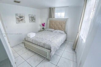 413 SW 4th Terrace-Unit -1-2 in Hallandale Beach, FL - Building Photo - Building Photo