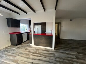 832 13th St in Imperial Beach, CA - Foto de edificio - Building Photo