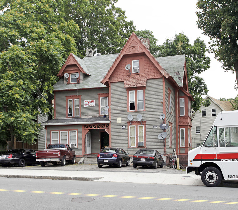 8 May St in Worcester, MA - Building Photo