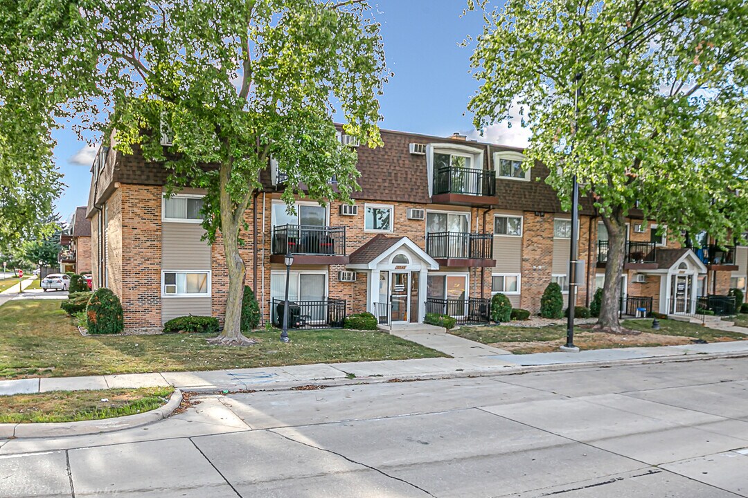 10540 Ridgeland Ave in Chicago Ridge, IL - Building Photo