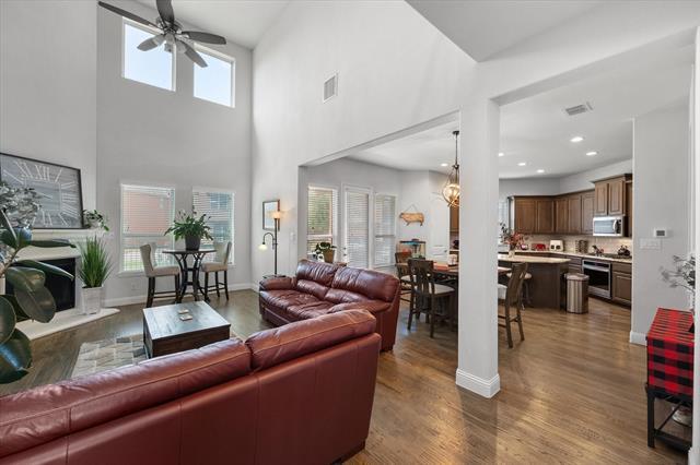 property at 2685 Venice Dr