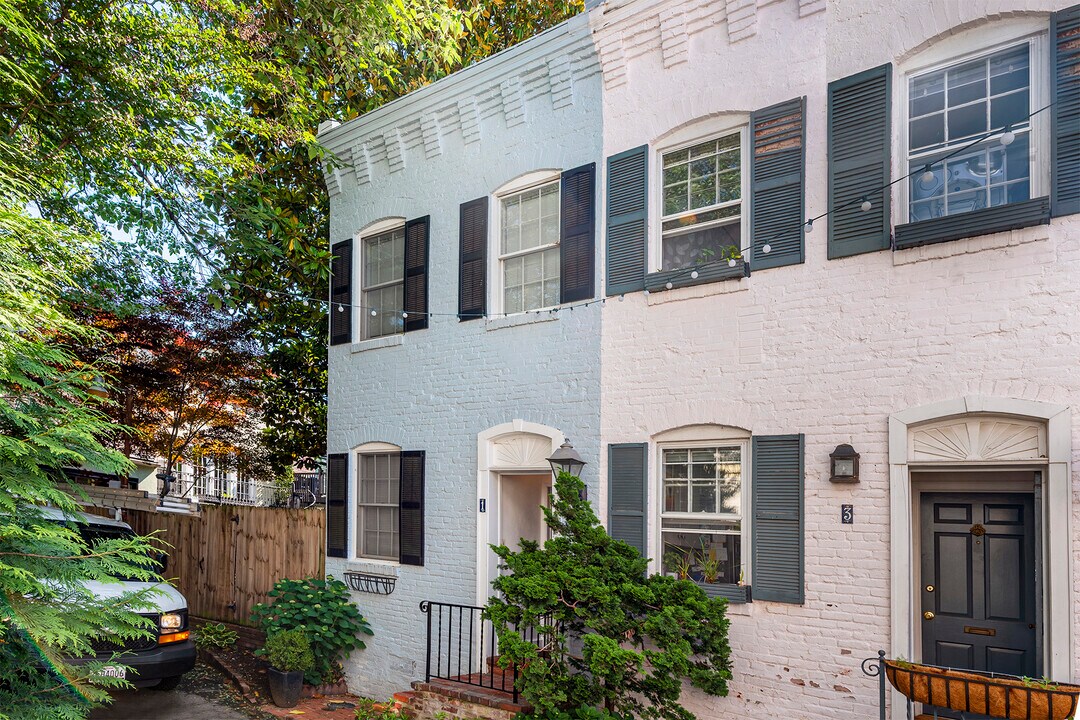 1 Pomander Walk NW in Washington, DC - Building Photo