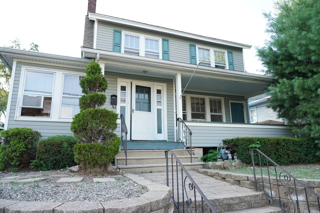 260 Main St in Matawan, NJ - Building Photo