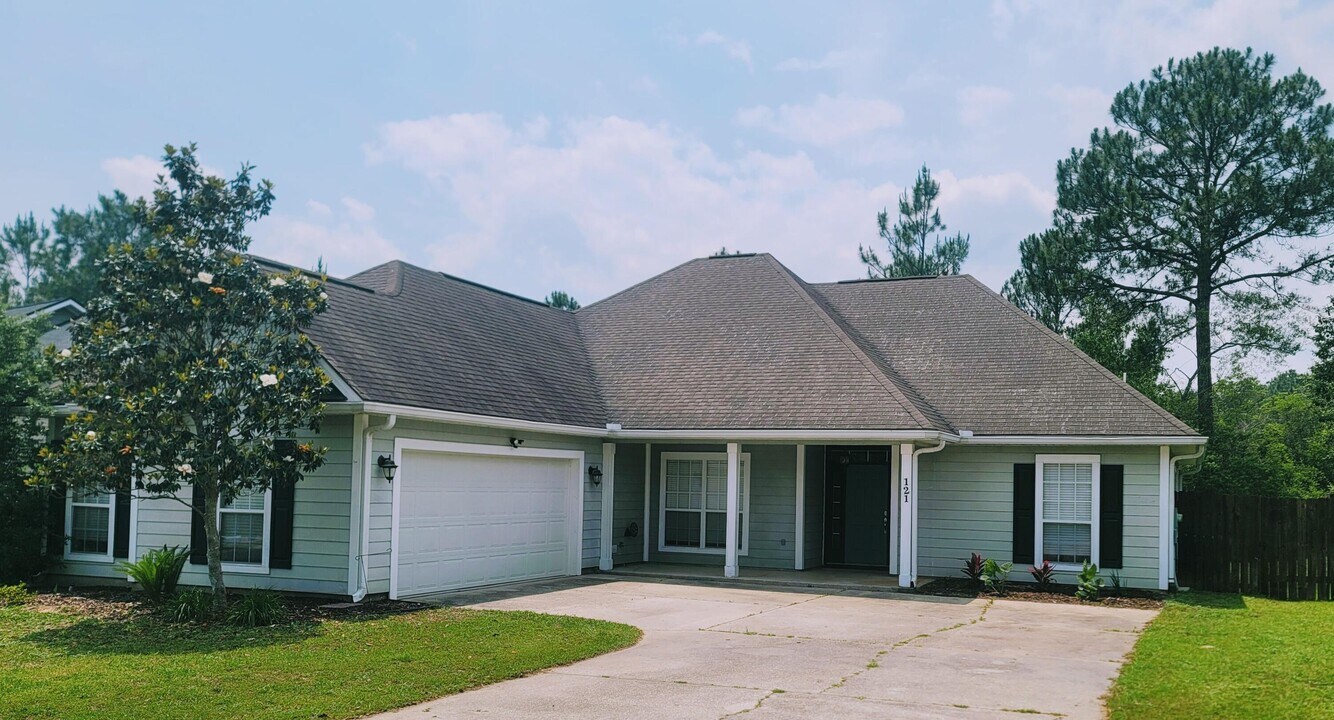121 Crab Apple Ave in Crestview, FL - Building Photo