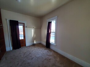 1718 Washington St in Cedar Falls, IA - Building Photo - Building Photo
