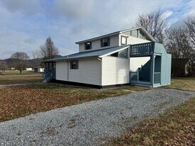 70 Church St in Baileyton, TN - Building Photo