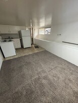 461 W 12th Ave in Eugene, OR - Building Photo